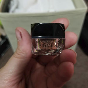 Younique Mineral Pigment Eye Shadow